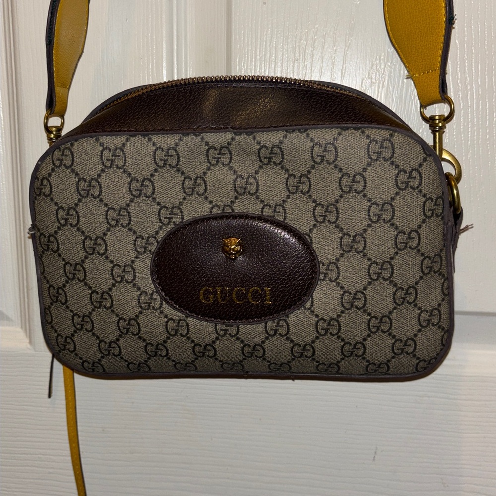 DH gate crossbody